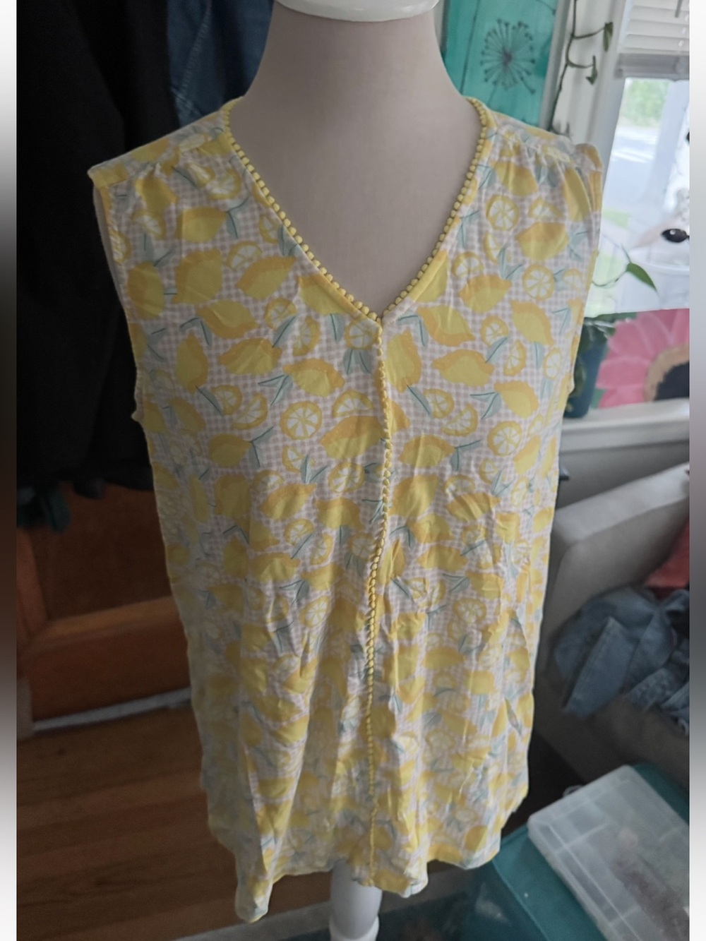Lands End Yellow Lemon-Print Sleeveless V-Neck Top L Cotton Summer VGUC